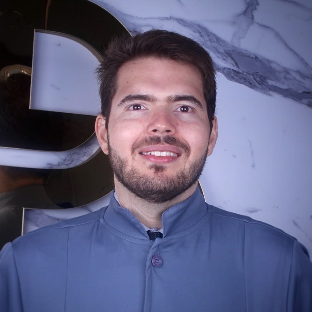 Dr. Guilherme Evêncio, especialista em Endodontia e Prótese Dentária em Picos, PI